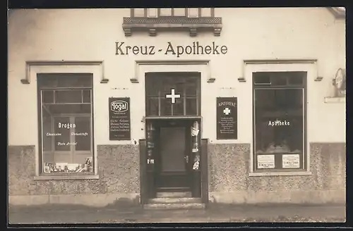 Foto-AK Emailleschilder mit Reklame für Togal und Apotheken an der Kreuz-Apotheke