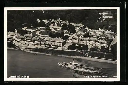 AK Dresden-Pillnitz, Lustschloss und Dampfer, mit Gasthaus Schlossschänke H. Schellhas, Fliegeraufnahme