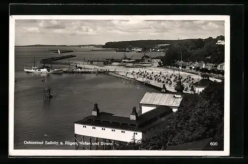 AK Sassnitz, Strand und Dampfer am Hafen