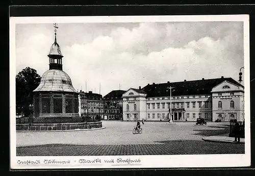 AK Wismar, Radfahrer auf dem Markt mit Rathaus