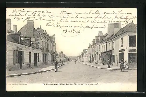 AK Chateau-la-Vallerie, La Rue Neuve et route du Lude