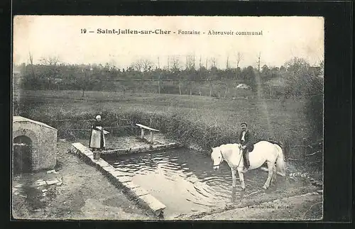 AK Saint-Julien-sur-Cher, Fontaine, Abreuvoir communal