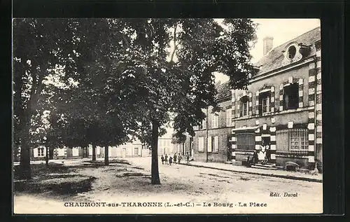 AK Chaumont-sur-Tharonne, Le Bourg, La Place