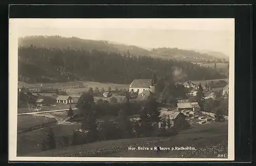 AK Hor. Becva, Reznova p. Radhostem, Ortstotale mit Kirche