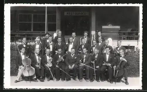 AK Lázne Luhacovice, Männerorchester mit Musikinstrumenten