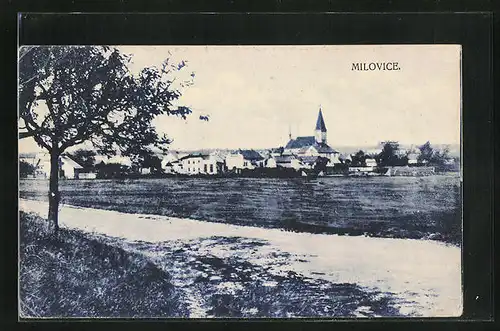 AK Milovice, Blick zur Kirche