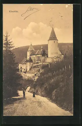 AK Krivoklát, Strassenpartie mit Burg