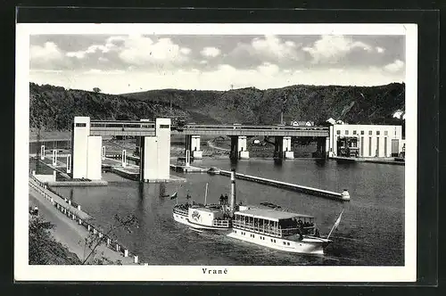 AK Vranè, Blick zum Wasserkraftwerk, Dampfer Praha