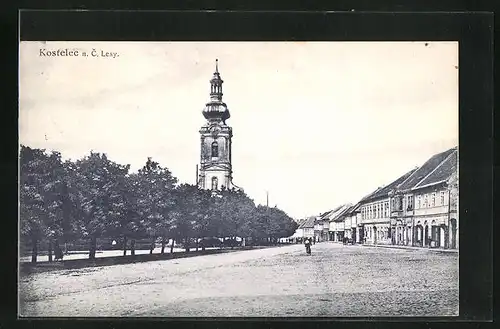 AK Kostelec nad Cernými lesy, Strassenpartie mit Kirche