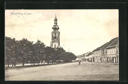 AK Kostelec nad Cernými lesy, Strassenpartie mit Kirche