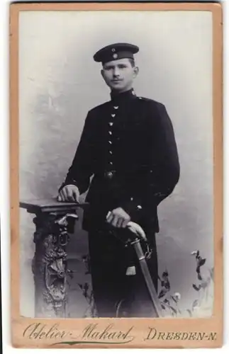 Fotografie Atelier Makart, Dresden, Junger Soldat in Uniform mit Oberlippenbart