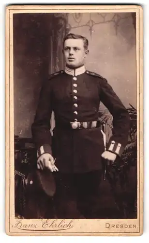 Fotografie Franz Ehrlich, Dresden, Junger Soldat in Uniform mit Schirmmütze