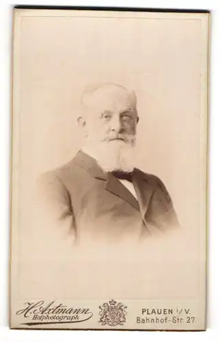 Fotografie H. Axtmann, Plauen i/V., Portrait älterer Herr mit Vollbart im Jacket