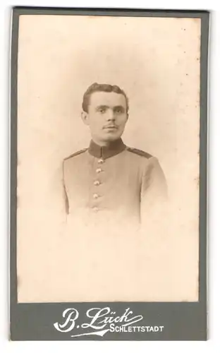 Fotografie B. Lück, Schlettstadt, Junger Soldat in Uniform