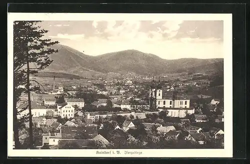 AK Haindorf / Hejnice, Panorama der Stadt, Gebirge im Hintergrund