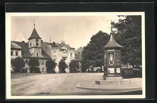 AK Králíky / Grulich, Marktplatz mit Wettersäule