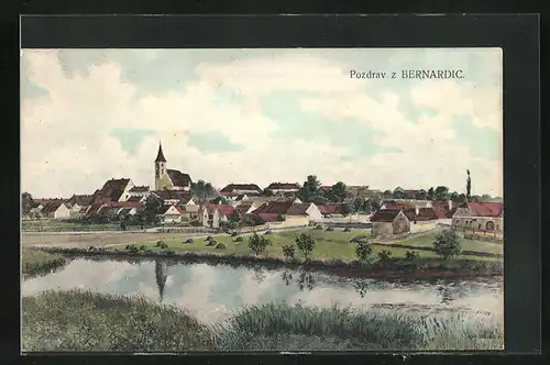 AK Bernartice, Ortspartie mit Kirche und Fluss