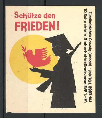 Reklamemarke Zündholzfabrik Coswig 1968, Schütze den Frieden, Japaner mit Gewehr und Friedenstaube