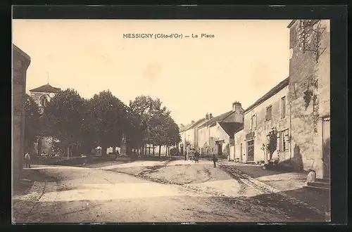 AK Messigny, La Place, Strassenpartie im Ort