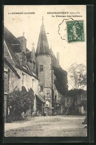 AK Chateauneuf, Le Château, Cour Intérieure