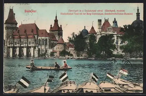 AK Budapest, Stadtwäldchen Teich mit der Berg Vajdahunyad