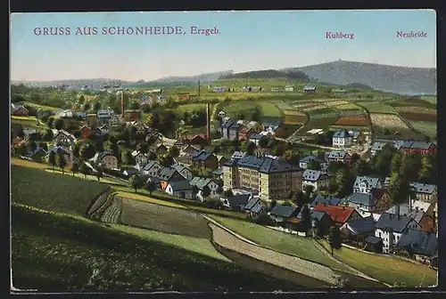 AK Schönheide /Erzgebirge, Ortsansicht mit Kuhberg und Neuheide
