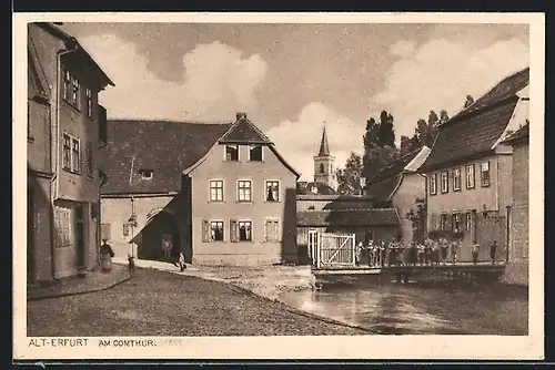 AK Erfurt, Am Comthur, Alt-Erfurt, mit Menschengruppe auf Brücke