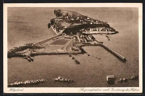 AK Helgoland, Fliegeraufnahme, nach der Zerstörung des Hafens