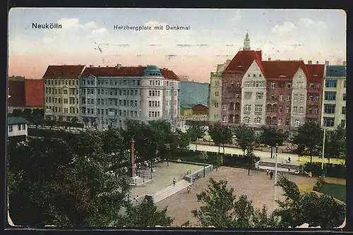 AK Berlin-Neukölln, Herzbergplatz mit Denkmal