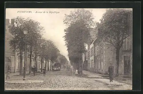 AK Pithiviers, Avenue de la République