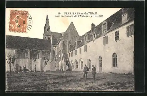 AK Ferrières-en-Gatinais, Cour intérieure de l`Abbaye VIe siècle