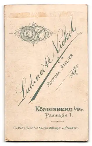 Fotografie Ludeneit & Nickel, Königsberg i. Pr., Mann im Anzug