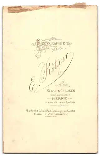 Fotografie E. Röttger, Recklinghausen, Portrait niedliches Kleinkind im hübschen Kleid