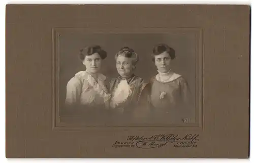 Fotografie H. Menzel, Coblenz, Portrait Dora Engel mit Töchtern Paula und Anna