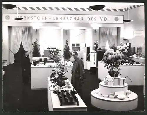 Fotografie Werkstoff-Lehrschau des VDI - Neue Werkstoffe im Haushalt, Ausstellung 1938