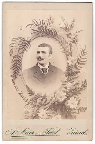 Fotografie A. Meier von Tobel, Zürich, Brustportrait modisch gekleideter Herr mit Krawatte und Schnurrbart