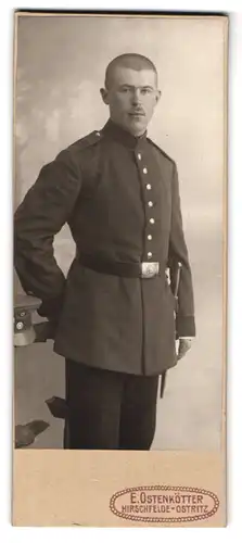 Fotografie E. Ostenkötter, Hirschfelde-Ostritz, Portrait Soldat in Uniform