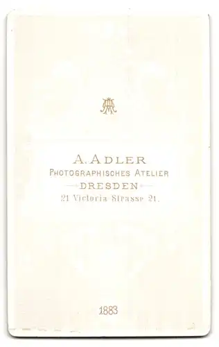 Fotografie A. Adler, Dresden, Portrait junge Frau in dunklen Kleid mit Büchlein in Händen