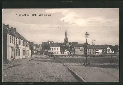 AK Neustadt i. Holst., Strasse am Hafen