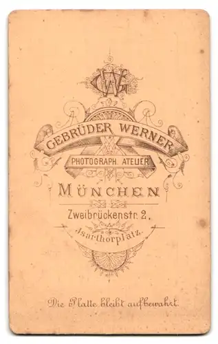 Fotografie Gebrüder Werner, München, Junger Mann mit Pomade im Haar