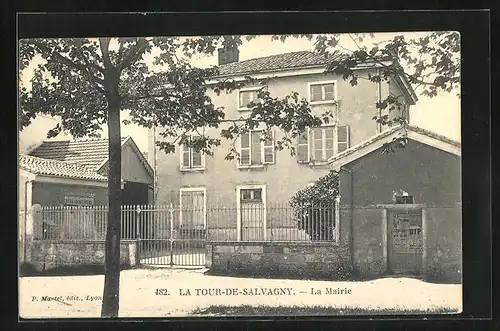 AK La Tour-de-Salvagny, La Mairie