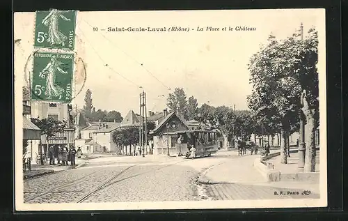AK Saint-Genis-Laval, La Place et le chateau