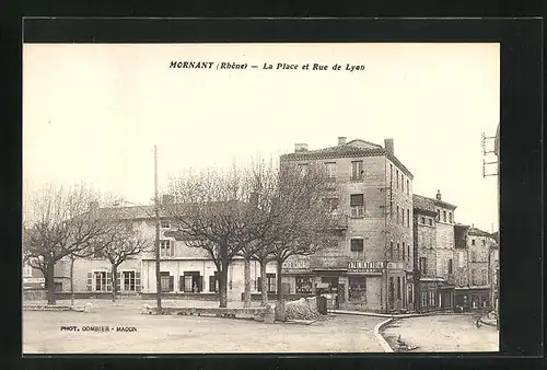AK Mornant, La Place et Rue de Lyon