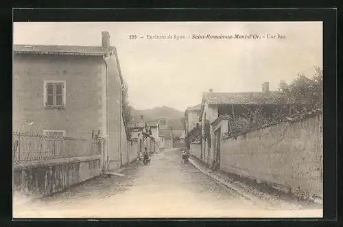 AK Saint-Romain-au-Mont-d`Or, Une Rue