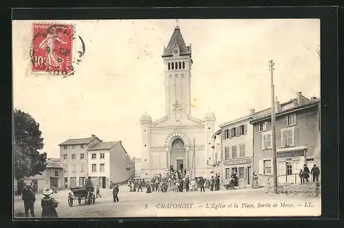 AK Chaponost, L`Église et la Place, Sortie de Messe