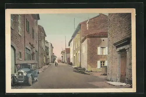 AK Montmelas, Une rue du Bourg, Strassenpartie