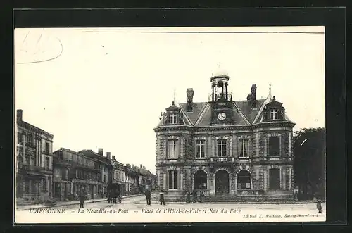 AK La Neuville-au-Pont, Place de l`Hôtel-de-Ville et Rue du Pave