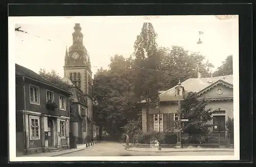 Foto-AK Frankfurt-Rödelheim, Strasse Auf der Insel mit St. Cyriakus-Kirche, 1931