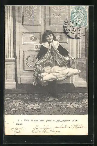 AK Voici ce que mon papa et ma maman m`ont donné!, Mädchen mit Puppe und Puppenbett