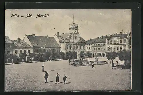 AK Police n. Met., Námesti